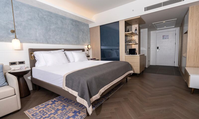 Lara Barut Collection