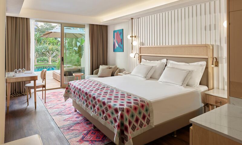 Lara Barut Collection