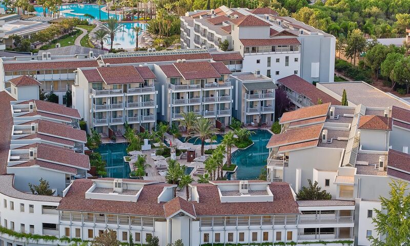 Lara Barut Collection