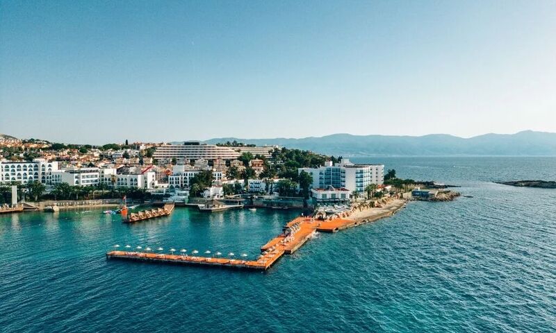 Le Bleu Hotel & Resort