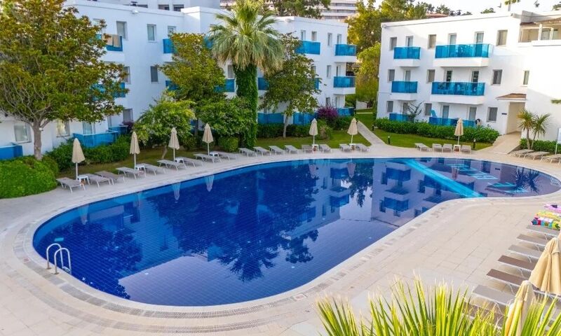 Le Bleu Hotel & Resort