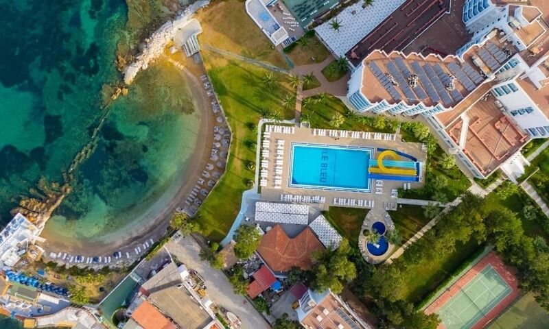 Le Bleu Hotel & Resort