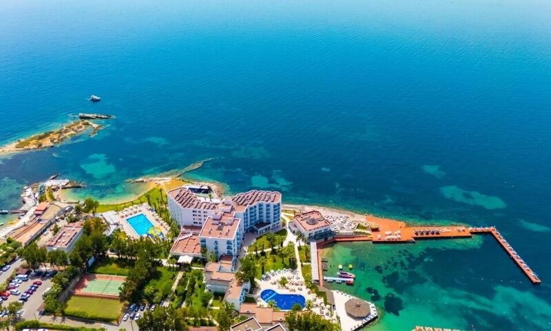 Le Bleu Hotel & Resort