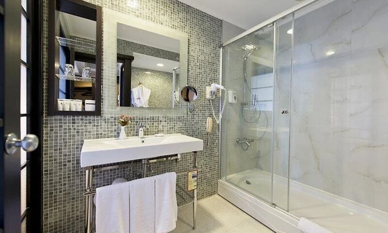 Limak Lara Deluxe Hotel & Resort