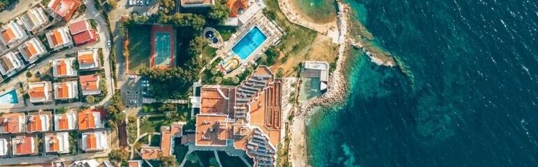 Le Bleu Hotel & Resort